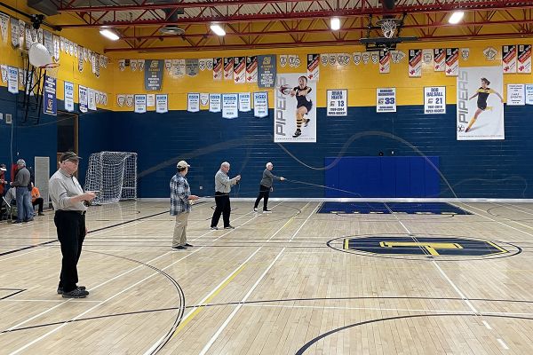 Cours de lancer en gymnase